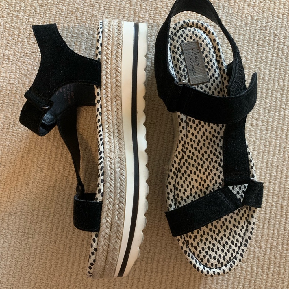 Crown vintage platform sandals!!